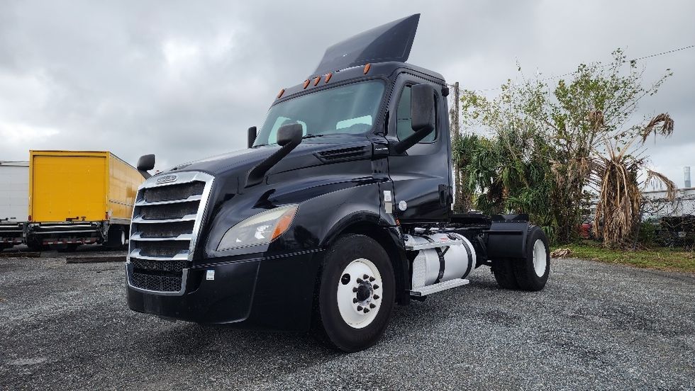Day Cab Tractor-Heavy Duty Tractors-Freightliner-2019-T12642ST-Ocala-FL-437,791\n\t\tmiles-$ 33,750 - Image 3
