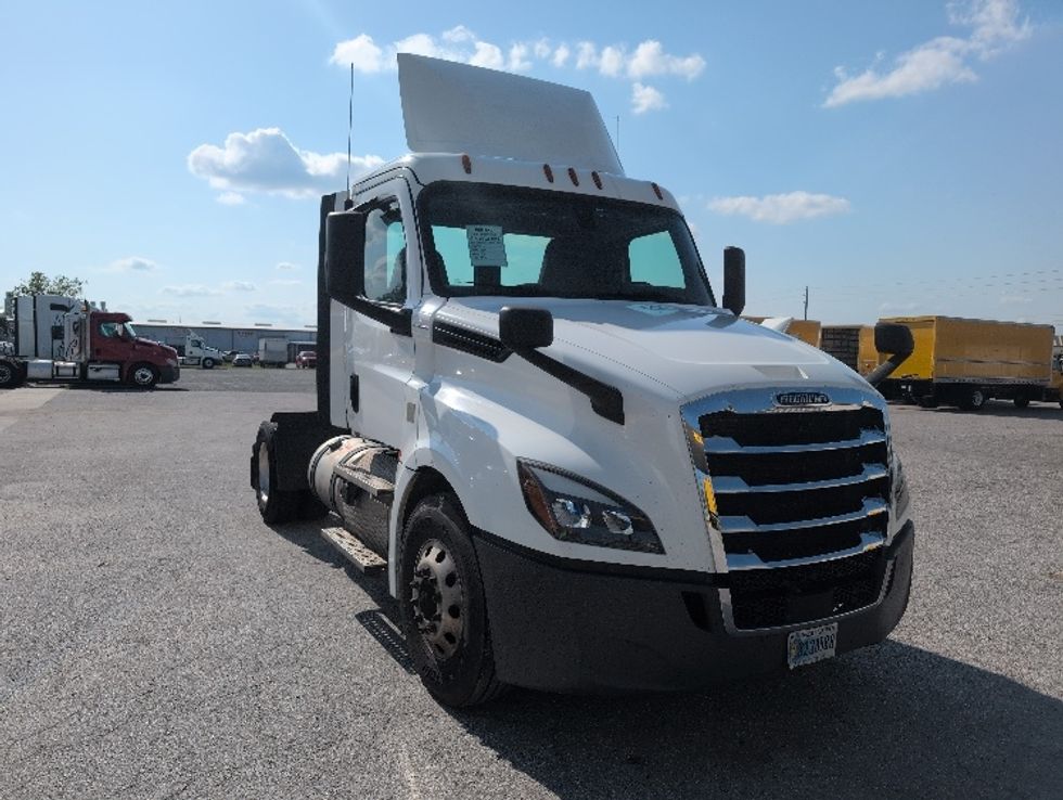 Day Cab Tractor-Heavy Duty Tractors-Freightliner-2019-T12642ST-Ocala-FL-485,473\n\t\tmiles-$ 36,500 - Image 1