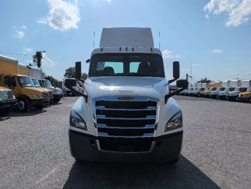 Day Cab Tractor-Heavy Duty Tractors-Freightliner-2019-T12642ST-Ocala-FL-485,473\n\t\tmiles-$ 36,500 - Image 2