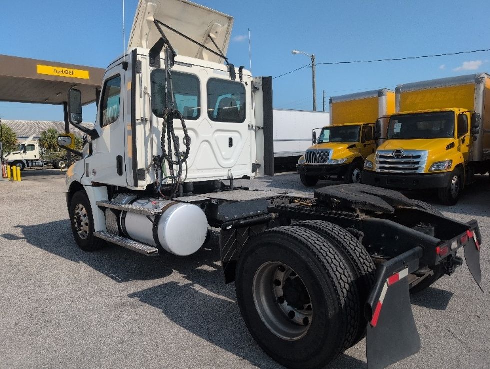 Day Cab Tractor-Heavy Duty Tractors-Freightliner-2019-T12642ST-Ocala-FL-485,473\n\t\tmiles-$ 36,500 - Image 5