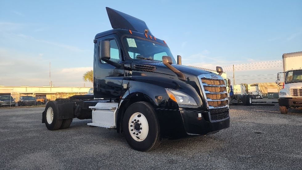 Day Cab Tractor-Heavy Duty Tractors-Freightliner-2019-T12642ST-Ocala-FL-55,139\n\t\tmiles-$ 50,250 - Image 1