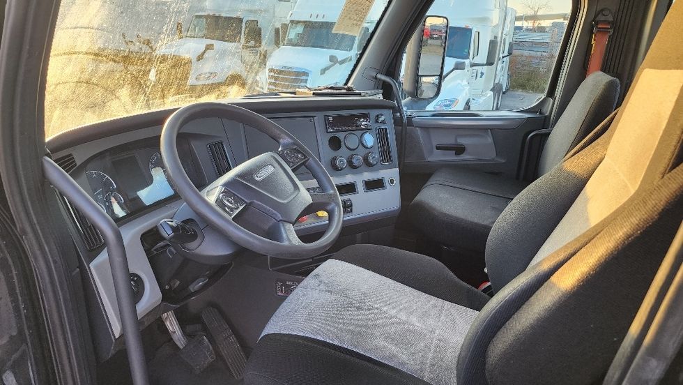 Day Cab Tractor-Heavy Duty Tractors-Freightliner-2019-T12642ST-Ocala-FL-55,139\n\t\tmiles-$ 50,250 - Image 10