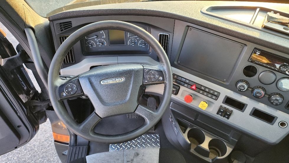 Day Cab Tractor-Heavy Duty Tractors-Freightliner-2019-T12642ST-Ocala-FL-55,139\n\t\tmiles-$ 50,250 - Image 11