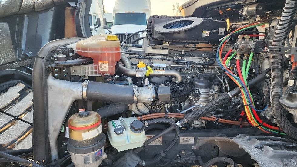 Day Cab Tractor-Heavy Duty Tractors-Freightliner-2019-T12642ST-Ocala-FL-55,139\n\t\tmiles-$ 50,250 - Image 16