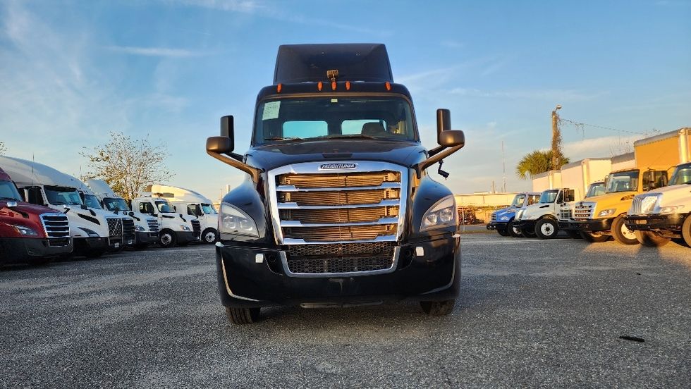 Day Cab Tractor-Heavy Duty Tractors-Freightliner-2019-T12642ST-Ocala-FL-55,139\n\t\tmiles-$ 50,250 - Image 2