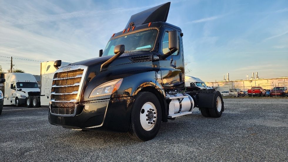 Day Cab Tractor-Heavy Duty Tractors-Freightliner-2019-T12642ST-Ocala-FL-55,139\n\t\tmiles-$ 50,250 - Image 3