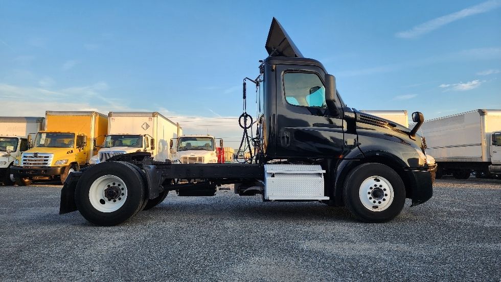Day Cab Tractor-Heavy Duty Tractors-Freightliner-2019-T12642ST-Ocala-FL-55,139\n\t\tmiles-$ 50,250 - Image 8