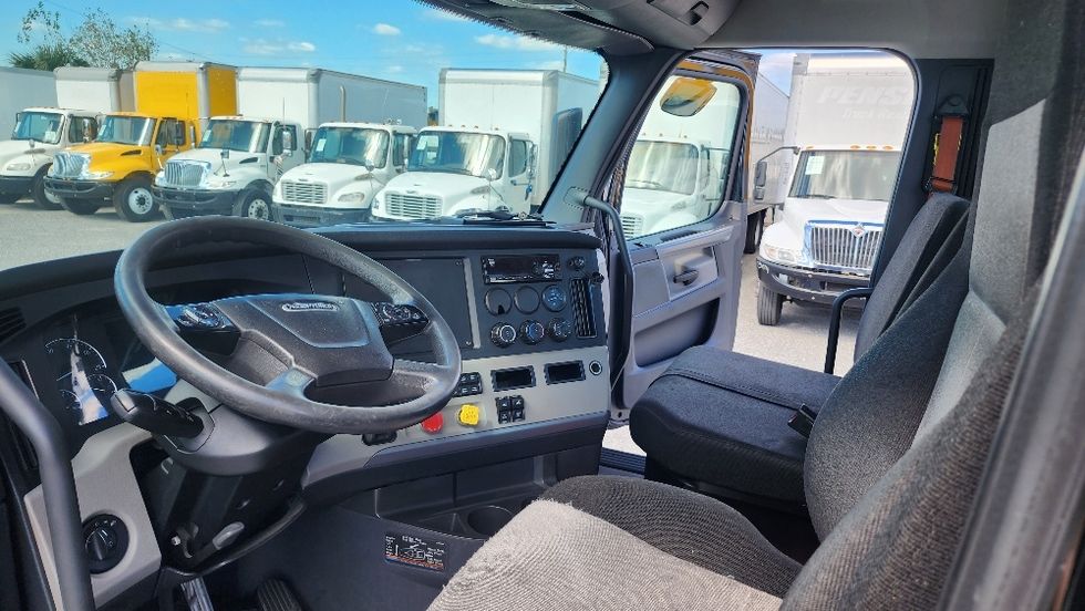 Day Cab Tractor-Heavy Duty Tractors-Freightliner-2019-T12642ST-Ocala-FL-88,355\n\t\tmiles-$ 50,250 - Image 10
