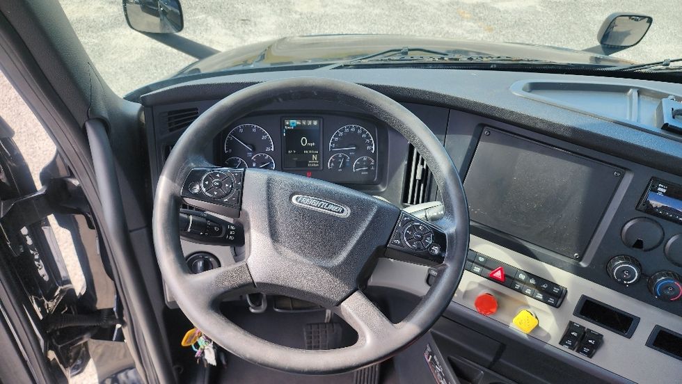 Day Cab Tractor-Heavy Duty Tractors-Freightliner-2019-T12642ST-Ocala-FL-88,355\n\t\tmiles-$ 50,250 - Image 11