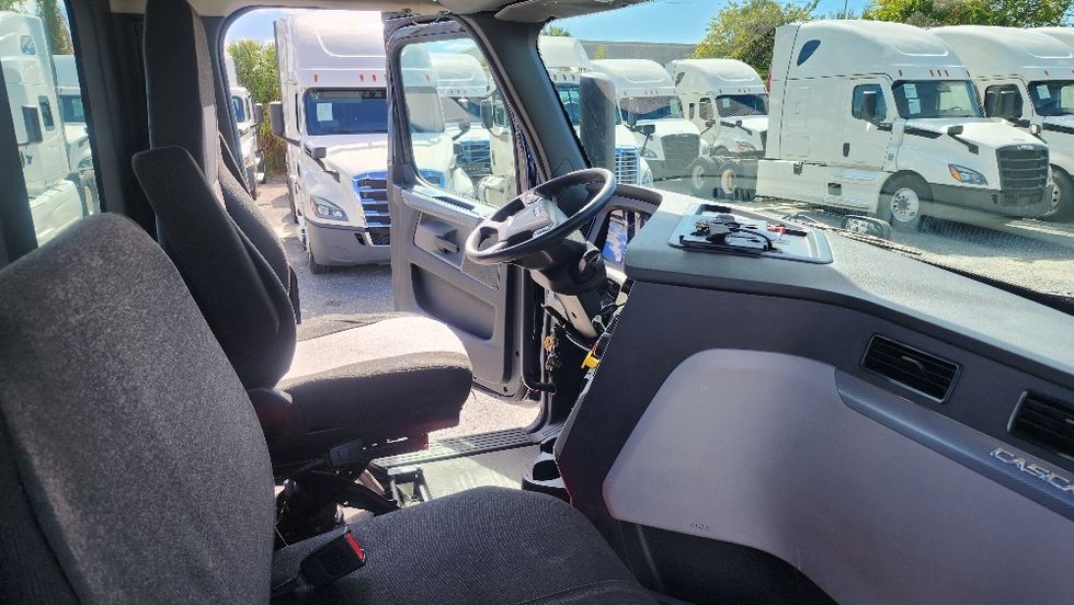 Day Cab Tractor-Heavy Duty Tractors-Freightliner-2019-T12642ST-Ocala-FL-88,355\n\t\tmiles-$ 50,250 - Image 14