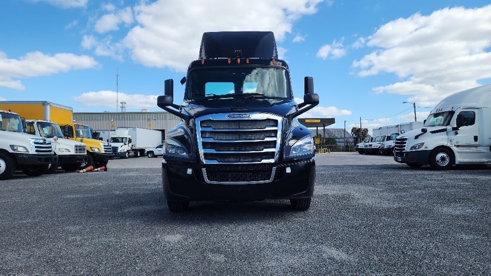Day Cab Tractor-Heavy Duty Tractors-Freightliner-2019-T12642ST-Ocala-FL-88,355\n\t\tmiles-$ 50,250 - Image 2