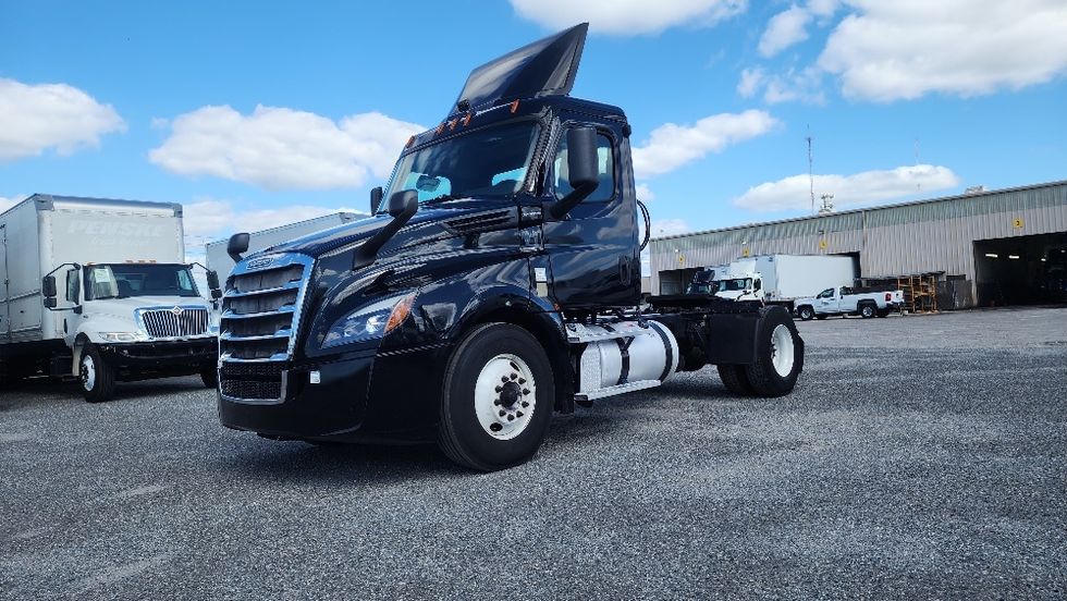 Day Cab Tractor-Heavy Duty Tractors-Freightliner-2019-T12642ST-Ocala-FL-88,355\n\t\tmiles-$ 50,250 - Image 3