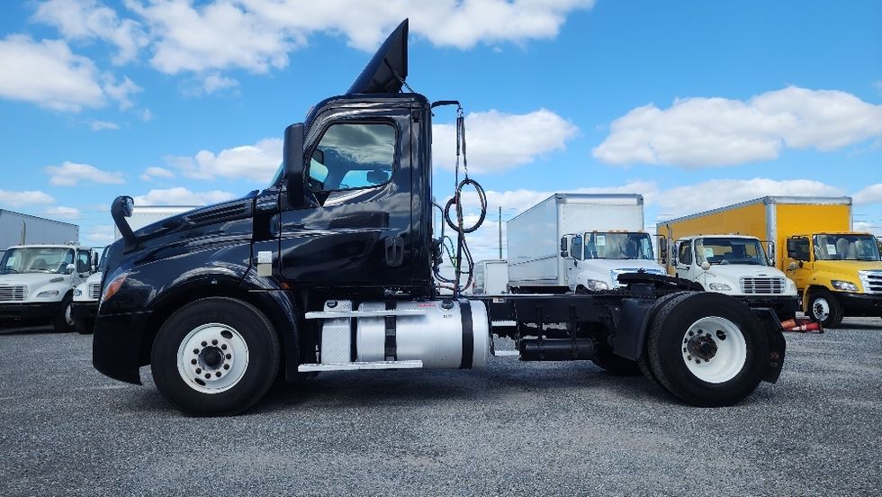 Day Cab Tractor-Heavy Duty Tractors-Freightliner-2019-T12642ST-Ocala-FL-88,355\n\t\tmiles-$ 50,250 - Image 4
