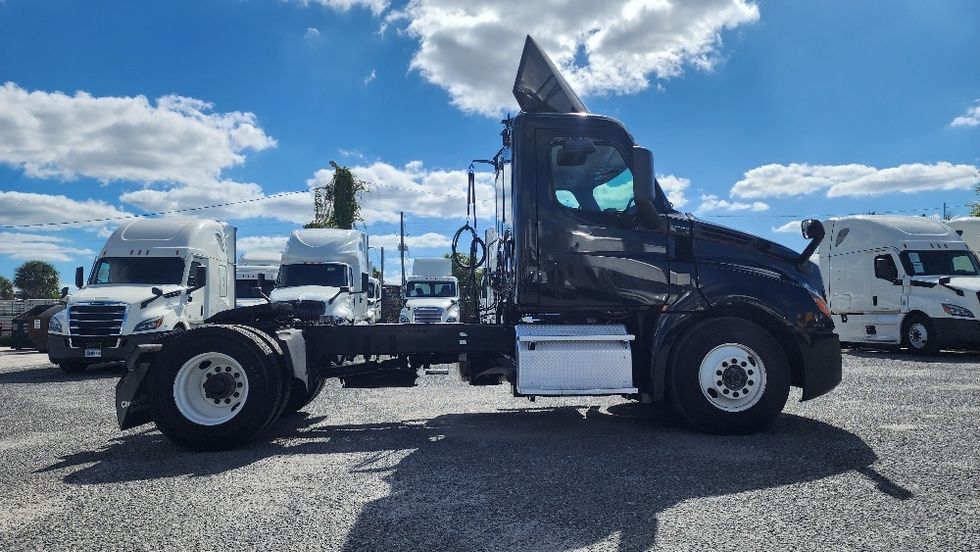 Day Cab Tractor-Heavy Duty Tractors-Freightliner-2019-T12642ST-Ocala-FL-88,355\n\t\tmiles-$ 50,250 - Image 8