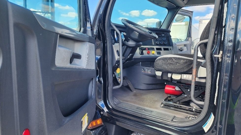 Day Cab Tractor-Heavy Duty Tractors-Freightliner-2019-T12642ST-Ocala-FL-88,355\n\t\tmiles-$ 50,250 - Image 9