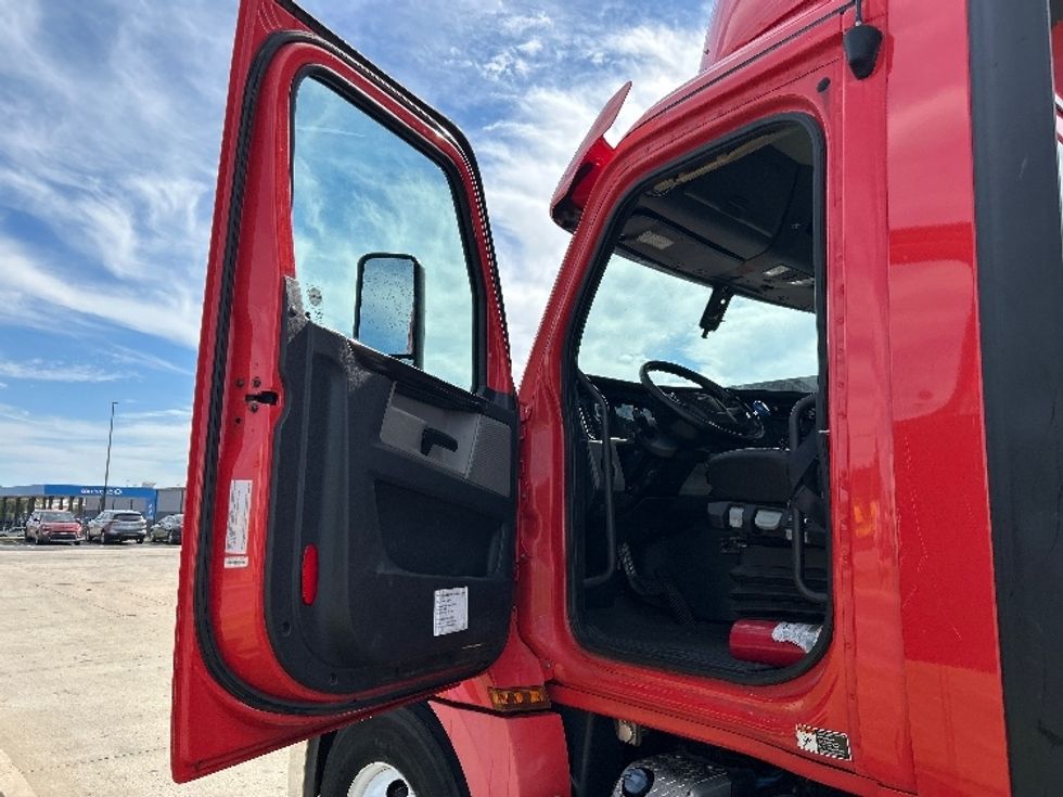Day Cab Tractor-Heavy Duty Tractors-Freightliner-2019-T12642ST-Oklahoma City-OK-160,009\n\t\tmiles-$ 49,500 - Image 9