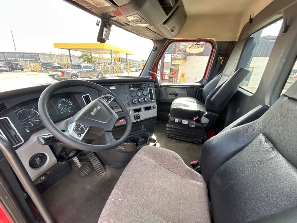 Day Cab Tractor-Heavy Duty Tractors-Freightliner-2019-T12642ST-Oklahoma City-OK-171,711\n\t\tmiles-$ 49,000 - Image 10