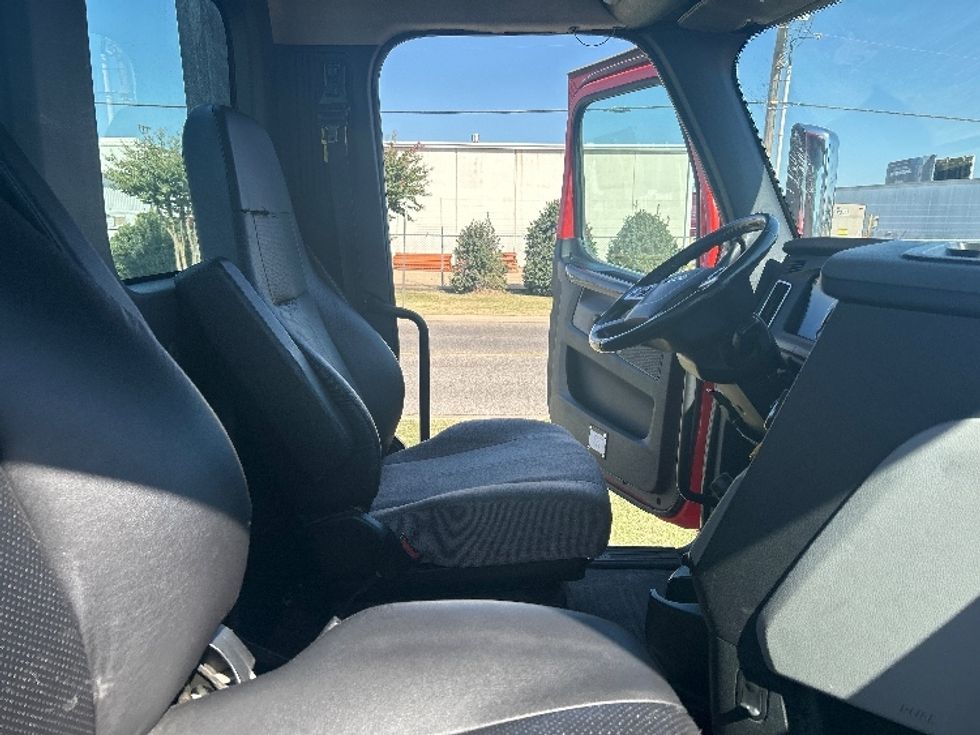 Day Cab Tractor-Heavy Duty Tractors-Freightliner-2019-T12642ST-Oklahoma City-OK-171,711\n\t\tmiles-$ 49,000 - Image 14