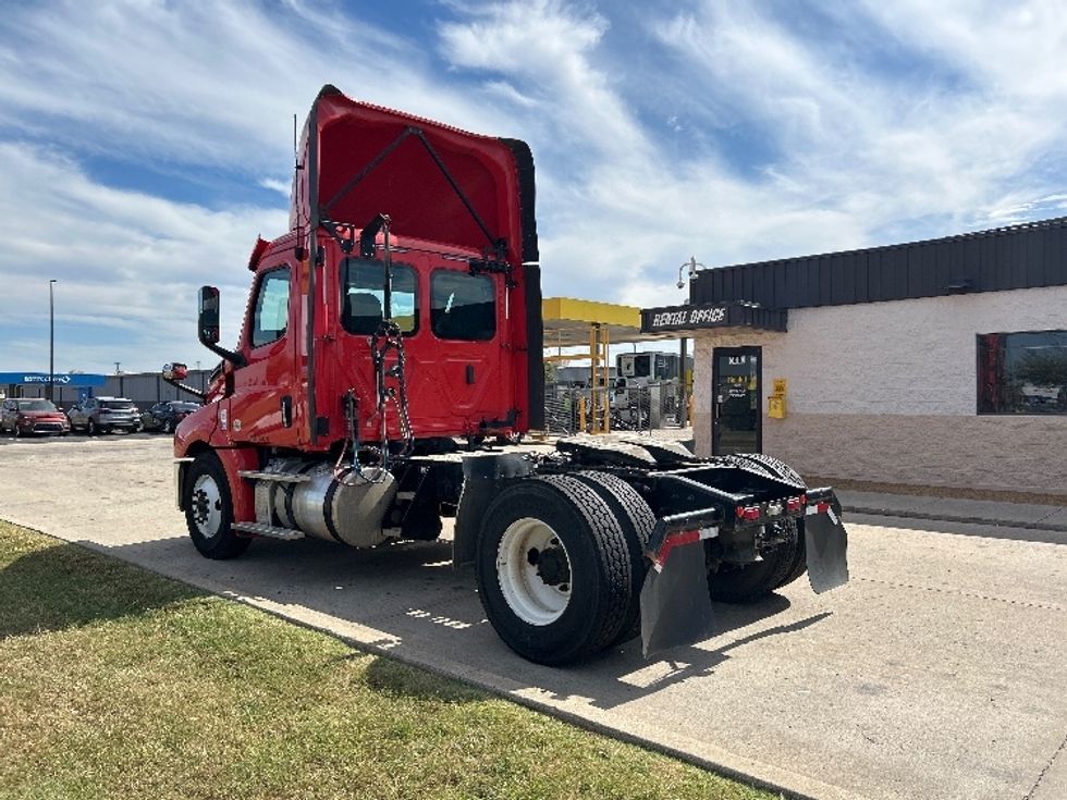 Day Cab Tractor-Heavy Duty Tractors-Freightliner-2019-T12642ST-Oklahoma City-OK-171,711\n\t\tmiles-$ 49,000 - Image 5