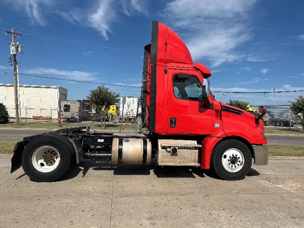 Day Cab Tractor-Heavy Duty Tractors-Freightliner-2019-T12642ST-Oklahoma City-OK-171,711\n\t\tmiles-$ 49,000 - Image 8