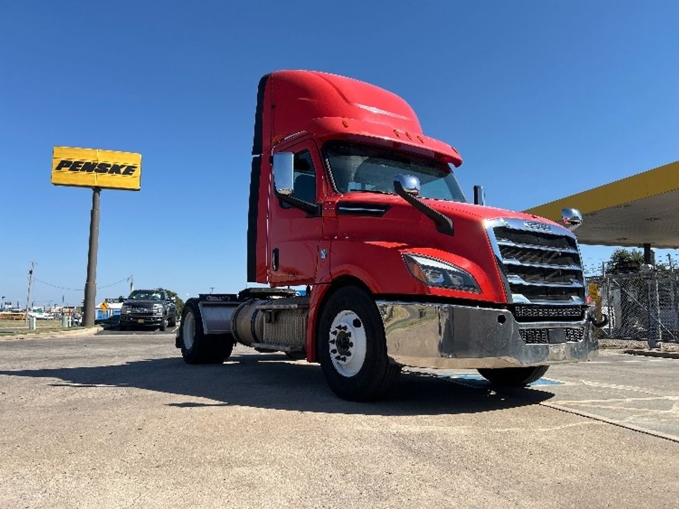 Day Cab Tractor-Heavy Duty Tractors-Freightliner-2019-T12642ST-Oklahoma City-OK-187,855\n\t\tmiles-$ 48,000 - Image 1