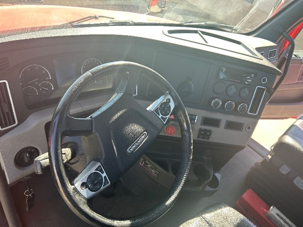 Day Cab Tractor-Heavy Duty Tractors-Freightliner-2019-T12642ST-Oklahoma City-OK-187,855\n\t\tmiles-$ 48,000 - Image 10