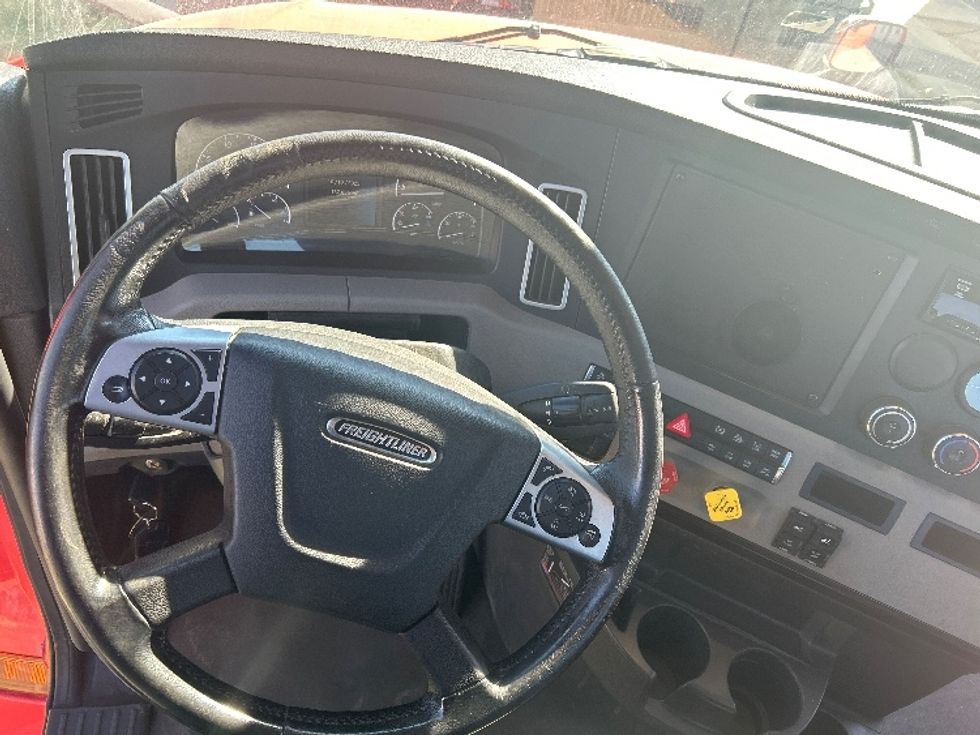 Day Cab Tractor-Heavy Duty Tractors-Freightliner-2019-T12642ST-Oklahoma City-OK-187,855\n\t\tmiles-$ 48,000 - Image 11