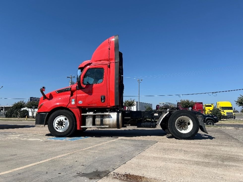 Day Cab Tractor-Heavy Duty Tractors-Freightliner-2019-T12642ST-Oklahoma City-OK-187,855\n\t\tmiles-$ 48,000 - Image 4