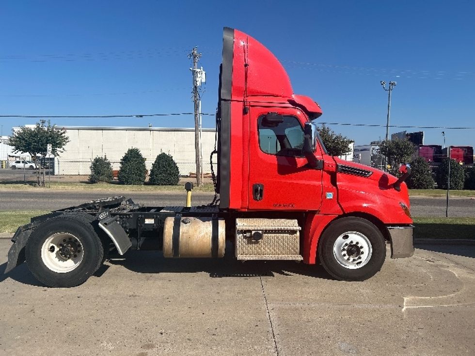 Day Cab Tractor-Heavy Duty Tractors-Freightliner-2019-T12642ST-Oklahoma City-OK-187,855\n\t\tmiles-$ 48,000 - Image 8