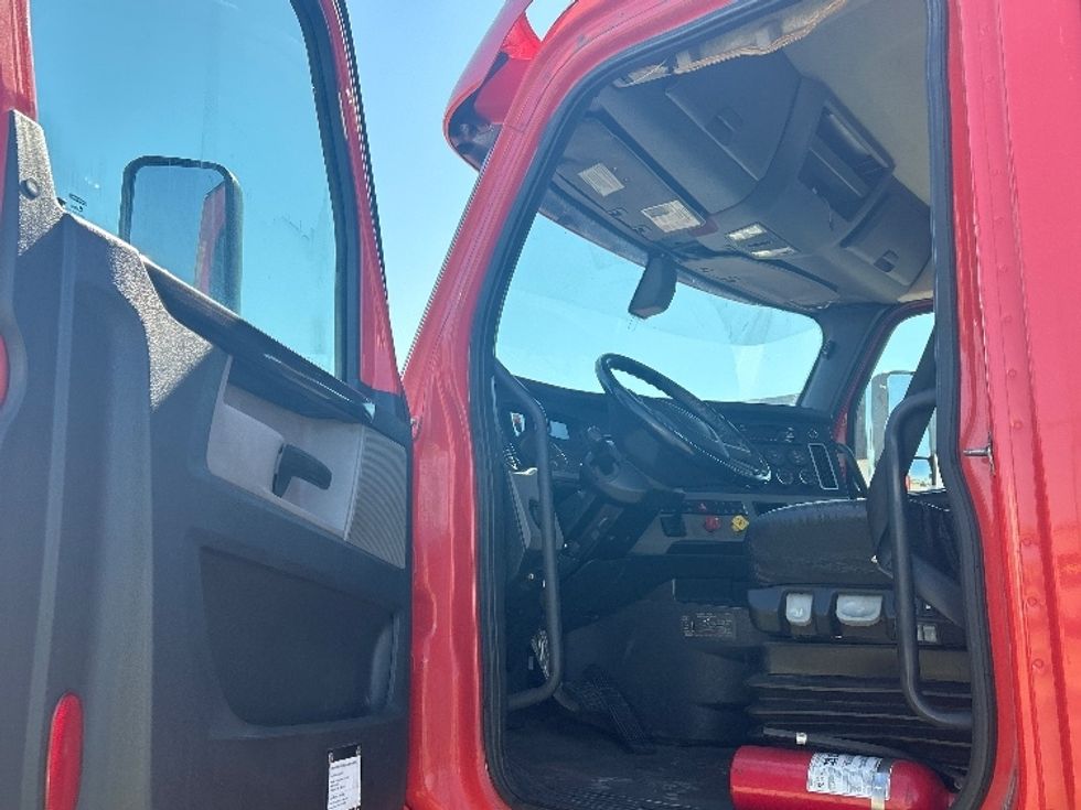 Day Cab Tractor-Heavy Duty Tractors-Freightliner-2019-T12642ST-Oklahoma City-OK-187,855\n\t\tmiles-$ 48,000 - Image 9