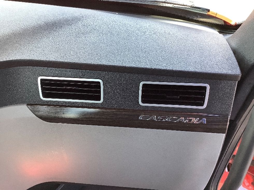 Day Cab Tractor-Heavy Duty Tractors-Freightliner-2019-T12642ST-Oklahoma City-OK-243,143\n\t\tmiles-$ 48,000 - Image 13