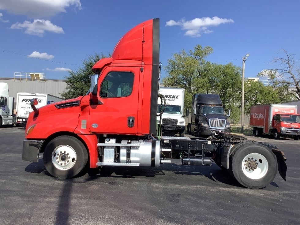 Day Cab Tractor-Heavy Duty Tractors-Freightliner-2019-T12642ST-Oklahoma City-OK-243,143\n\t\tmiles-$ 48,000 - Image 4