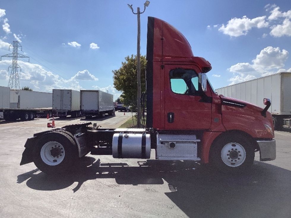 Day Cab Tractor-Heavy Duty Tractors-Freightliner-2019-T12642ST-Oklahoma City-OK-243,143\n\t\tmiles-$ 48,000 - Image 8