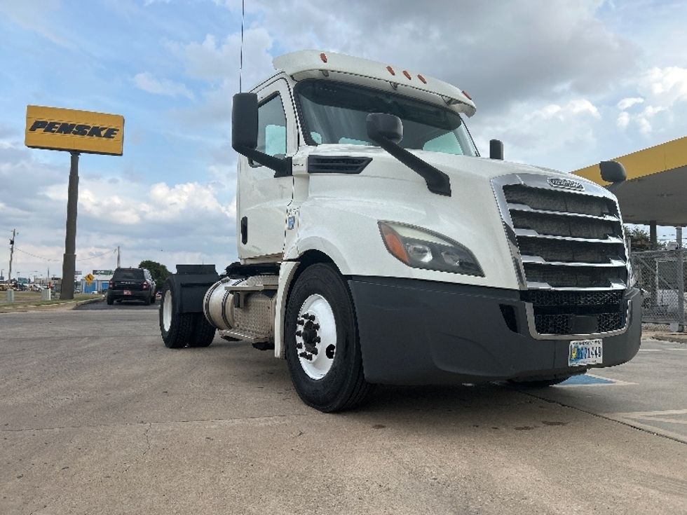 Day Cab Tractor-Heavy Duty Tractors-Freightliner-2019-T12642ST-Oklahoma City-OK-393,136\n\t\tmiles-$ 37,750 - Image 1