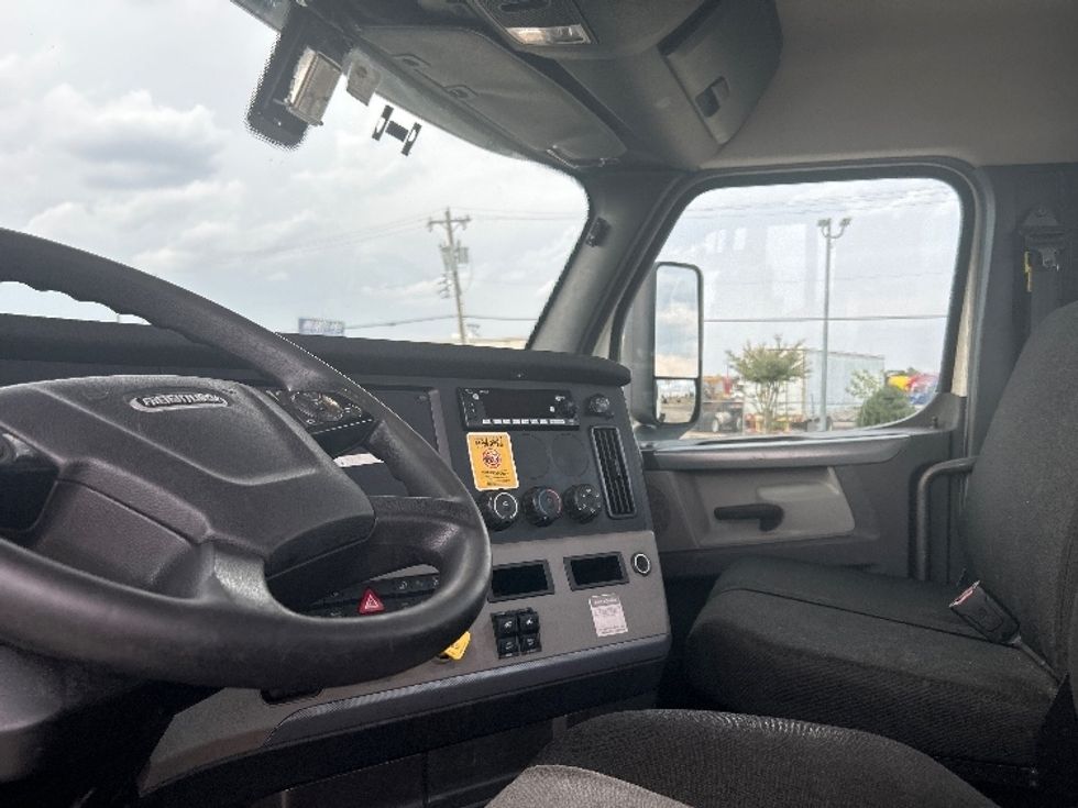 Day Cab Tractor-Heavy Duty Tractors-Freightliner-2019-T12642ST-Oklahoma City-OK-393,136\n\t\tmiles-$ 37,750 - Image 10
