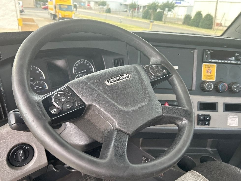 Day Cab Tractor-Heavy Duty Tractors-Freightliner-2019-T12642ST-Oklahoma City-OK-393,136\n\t\tmiles-$ 37,750 - Image 11