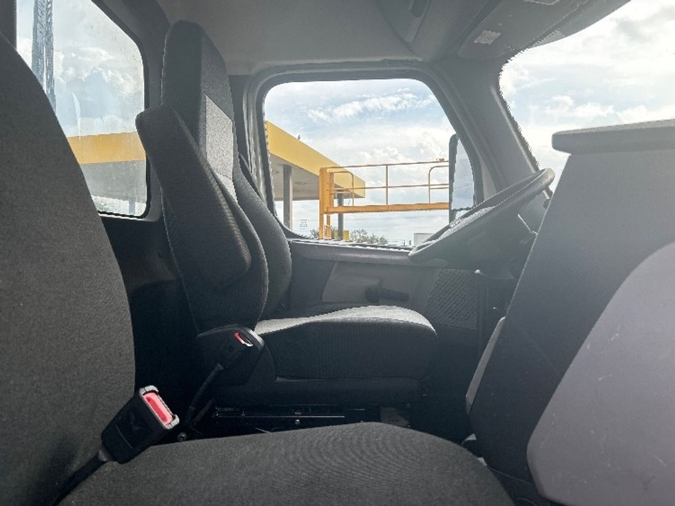 Day Cab Tractor-Heavy Duty Tractors-Freightliner-2019-T12642ST-Oklahoma City-OK-393,136\n\t\tmiles-$ 37,750 - Image 14