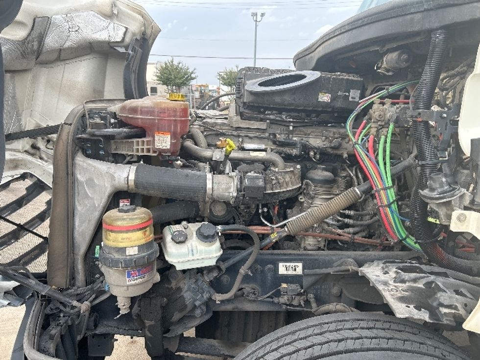 Day Cab Tractor-Heavy Duty Tractors-Freightliner-2019-T12642ST-Oklahoma City-OK-393,136\n\t\tmiles-$ 37,750 - Image 15