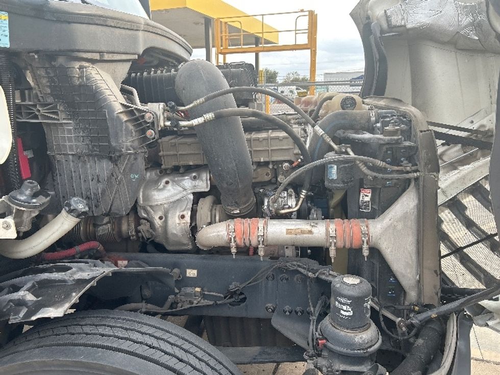 Day Cab Tractor-Heavy Duty Tractors-Freightliner-2019-T12642ST-Oklahoma City-OK-393,136\n\t\tmiles-$ 37,750 - Image 16