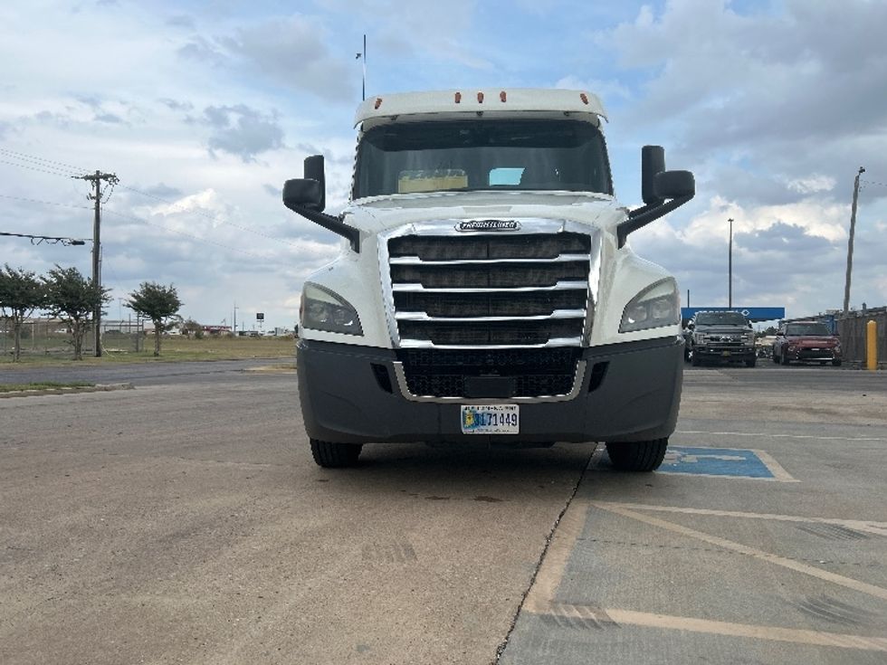 Day Cab Tractor-Heavy Duty Tractors-Freightliner-2019-T12642ST-Oklahoma City-OK-393,136\n\t\tmiles-$ 37,750 - Image 2