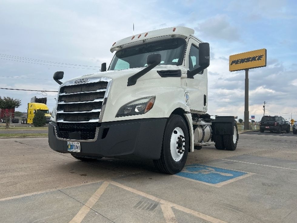 Day Cab Tractor-Heavy Duty Tractors-Freightliner-2019-T12642ST-Oklahoma City-OK-393,136\n\t\tmiles-$ 37,750 - Image 3