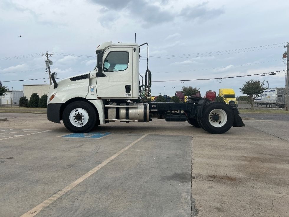 Day Cab Tractor-Heavy Duty Tractors-Freightliner-2019-T12642ST-Oklahoma City-OK-393,136\n\t\tmiles-$ 37,750 - Image 4