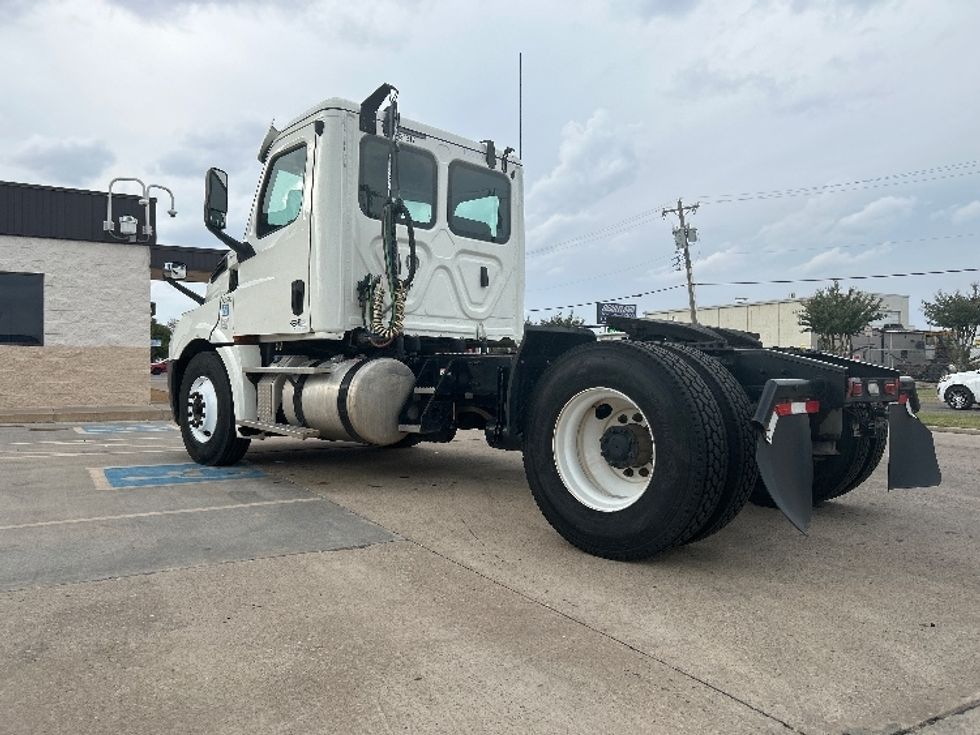 Day Cab Tractor-Heavy Duty Tractors-Freightliner-2019-T12642ST-Oklahoma City-OK-393,136\n\t\tmiles-$ 37,750 - Image 5