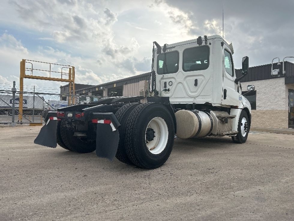 Day Cab Tractor-Heavy Duty Tractors-Freightliner-2019-T12642ST-Oklahoma City-OK-393,136\n\t\tmiles-$ 37,750 - Image 7