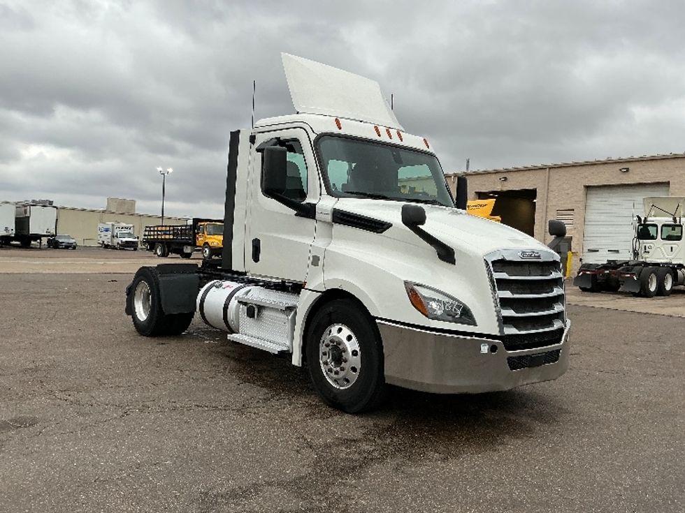 Day Cab Tractor-Heavy Duty Tractors-Freightliner-2019-T12642ST-Olive Branch-MS-347,322\n\t\tmiles-$ 39,250 - Image 1