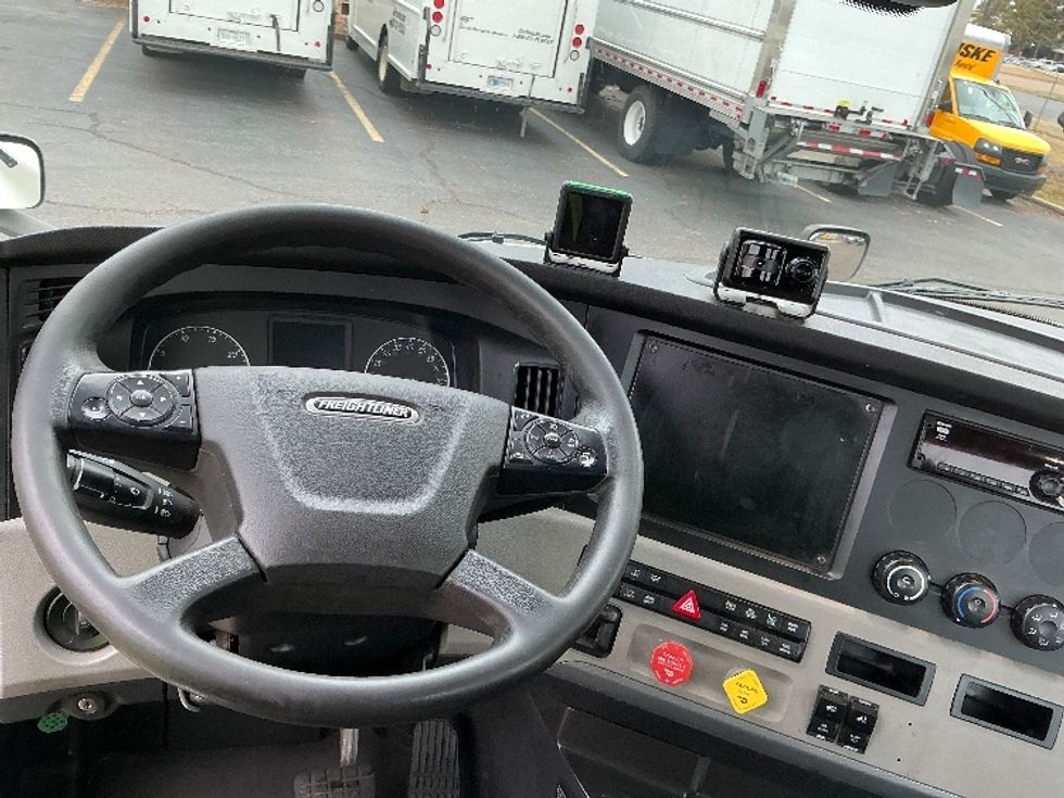 Day Cab Tractor-Heavy Duty Tractors-Freightliner-2019-T12642ST-Olive Branch-MS-347,322\n\t\tmiles-$ 39,250 - Image 11