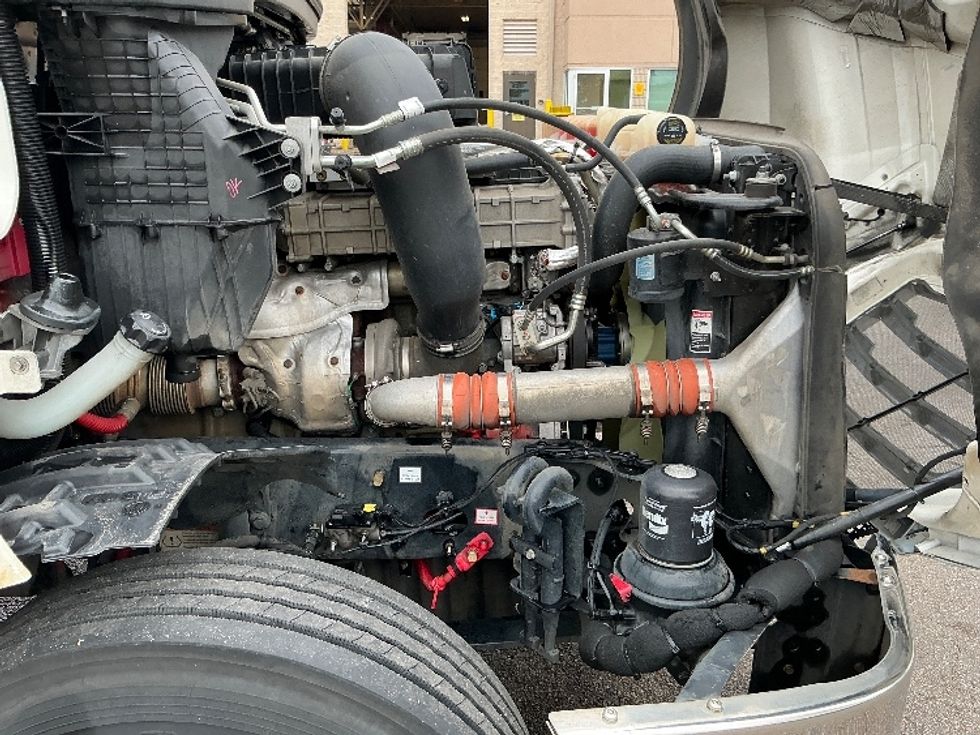 Day Cab Tractor-Heavy Duty Tractors-Freightliner-2019-T12642ST-Olive Branch-MS-347,322\n\t\tmiles-$ 39,250 - Image 15