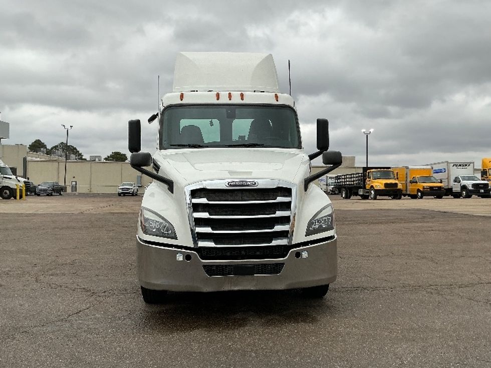 Day Cab Tractor-Heavy Duty Tractors-Freightliner-2019-T12642ST-Olive Branch-MS-347,322\n\t\tmiles-$ 39,250 - Image 2