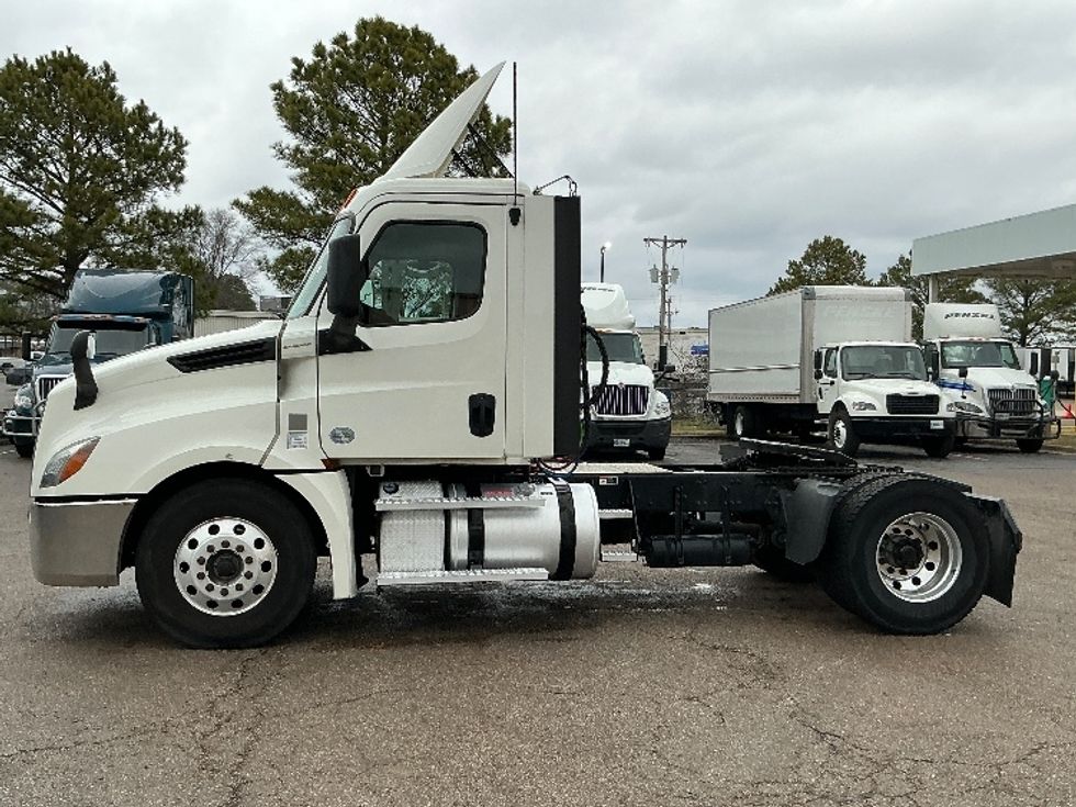 Day Cab Tractor-Heavy Duty Tractors-Freightliner-2019-T12642ST-Olive Branch-MS-347,322\n\t\tmiles-$ 39,250 - Image 4