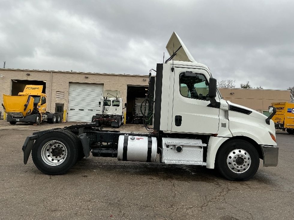 Day Cab Tractor-Heavy Duty Tractors-Freightliner-2019-T12642ST-Olive Branch-MS-347,322\n\t\tmiles-$ 39,250 - Image 8